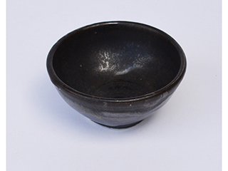 Tea Cup #4 by Toshiko Takaezu (1922-2011)