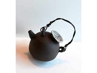 Black Teapot 2 by Fuki  Ikeuchi