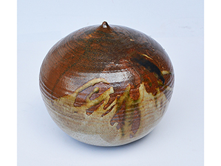 Closed Form #5 by Toshiko Takaezu (1922-2011)