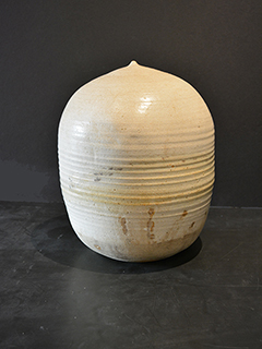 Closed Form by Toshiko  Takaezu (1922-2011)