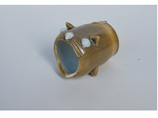 Kissy Cups: Kissy Kitty mini (Brown) by Daniel Stratis