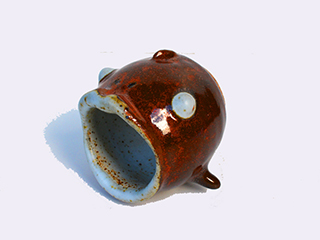 Kissy Cups: Kissy Fishy mini (red) by Daniel Stratis